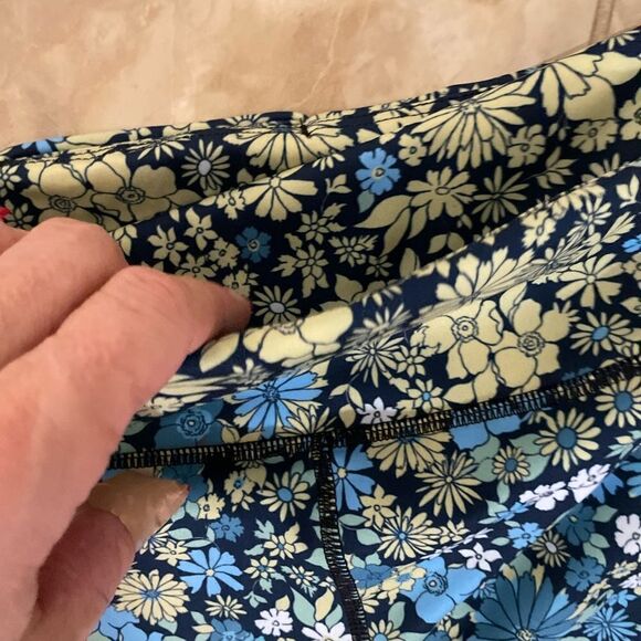 New FREE PEOPLE MOVEMENT
FP Floral Flower Daisy Navy yellow size M - Picture 4 of 6